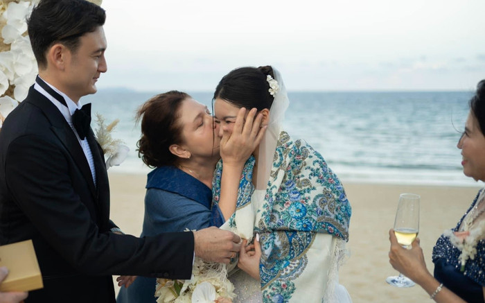 Bố Đặng Văn Lâm căn dặn con trai trong ngày trọng đại: Hãy yêu quý vợ con như bố đã yêu quý mẹ Ảnh 2