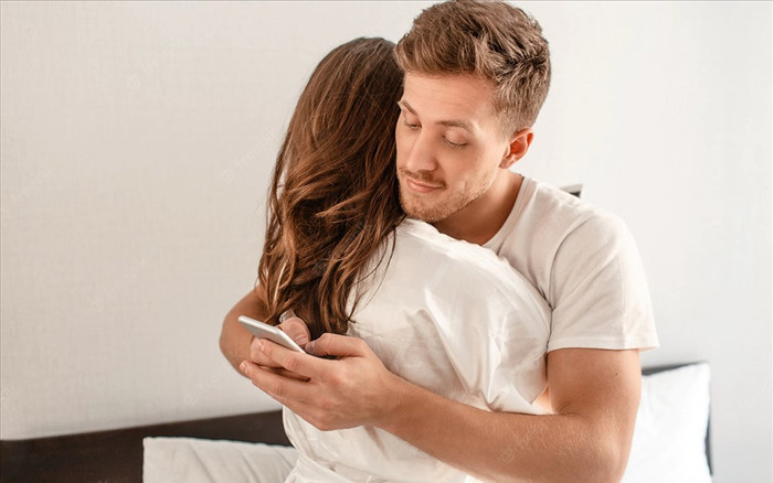 5 dấu hiệu nhận biết chồng đang ngoại tình mà chị em cần để ý Ảnh 2