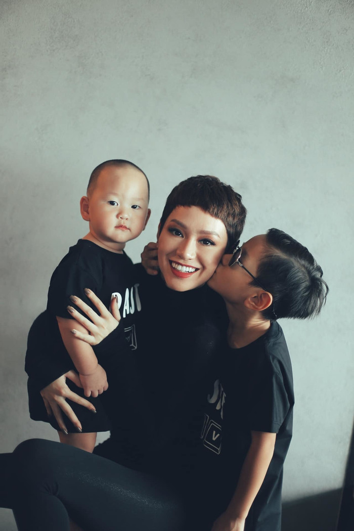 Nữ ca sĩ rời showbiz khi đang trên đỉnh cao, nay sống viên mãn bên chồng đại gia và hai con Ảnh 4