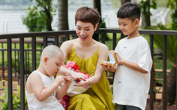 Nữ ca sĩ rời showbiz khi đang trên đỉnh cao, nay sống viên mãn bên chồng đại gia và hai con Ảnh 2