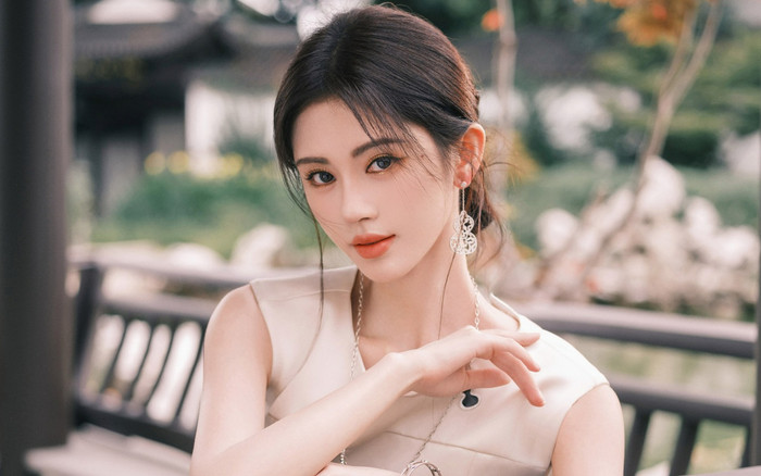 Cúc Tịnh Y được người quản lý của Dương Tử nâng đỡ Ảnh 2