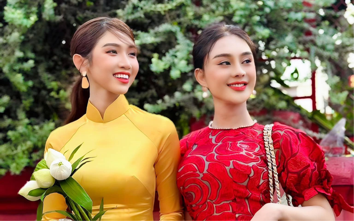 Trái ngược với hình ảnh quyến rũ khi đi làm, ở ngoài đời thường Lâm Khánh Chi luôn toát ra vẻ nền nã, nịu dàng. Ảnh: FBNV