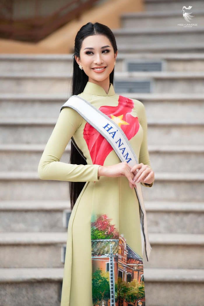 Trước khi đến với Miss World Vietnam 2019, Miss Universe Vietnam 2023, Phạm Thị Anh Thư từng đăng quang ngôi vị Hoa hậu Phụ nữ Sắc đẹp 2017.