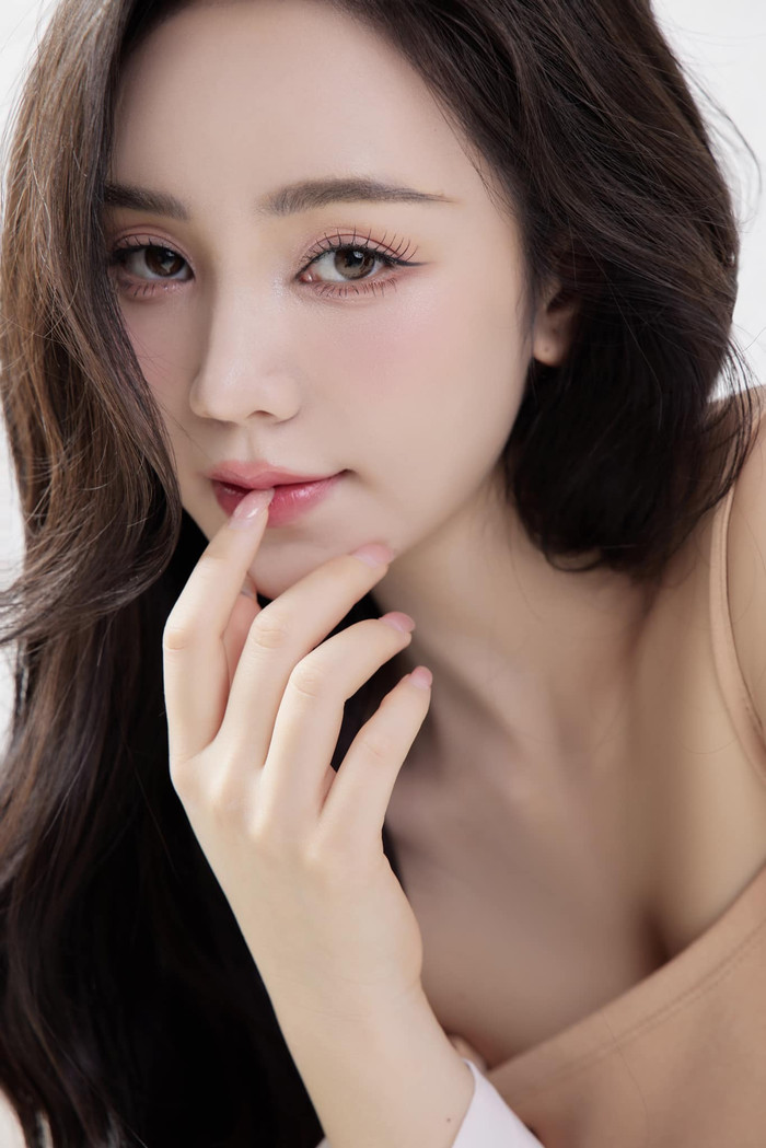 Quỳnh Kool khoe thân hình đồng hồ cát siêu thực khiến dân tình 'nóng bỏng mắt' Ảnh 3