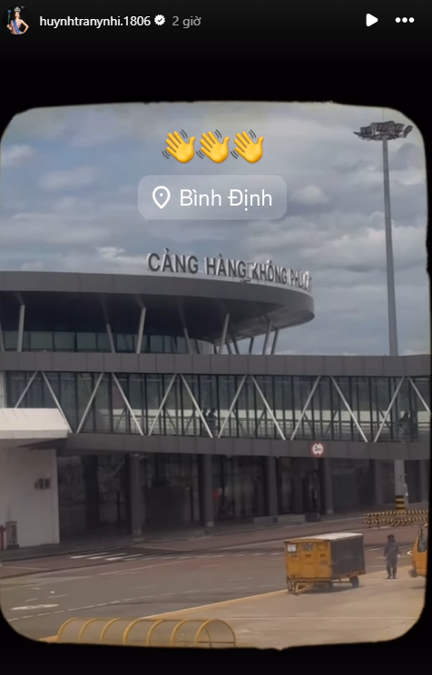 Hoa hậu Ý Nhi đang ở sân bay tại quê nhà Bình Định. Ảnh chụp màn hình