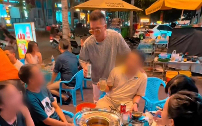 Nam ca sĩ Việt nổi tiếng một thời, giờ mở quán nhậu kiếm tiền Ảnh 2