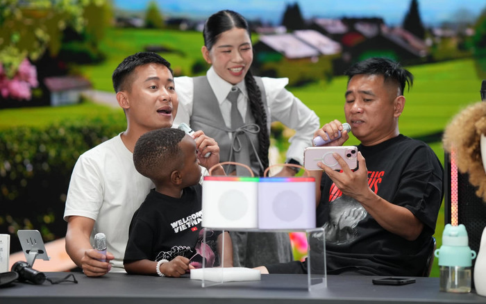 Quang Linh Vlog khéo léo xử lý ồn ào livestream bán sầu riêng Ảnh 2