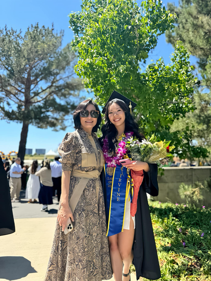 NS Hồng Đào trong ngày con gái út tốt nghiệp đại học.