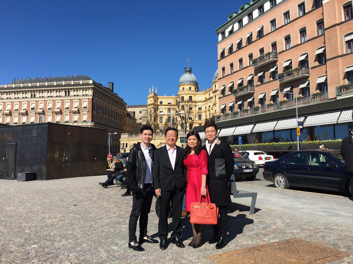 Mẹ chồng Đỗ Mỹ Linh là một tín đồ Hermes chính hiệu. Bà đã sở hữu mẫu túi Hermes Togo Birkin 35 Handbag từ năm 2016. Ở hiện tại, chiếc túi này có trị giá khoảng 500 -700 triệu. 