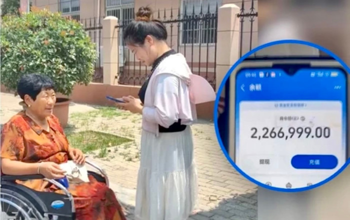 Cụ bà và con gái không tin những gì xảy ra trước mắt mình.