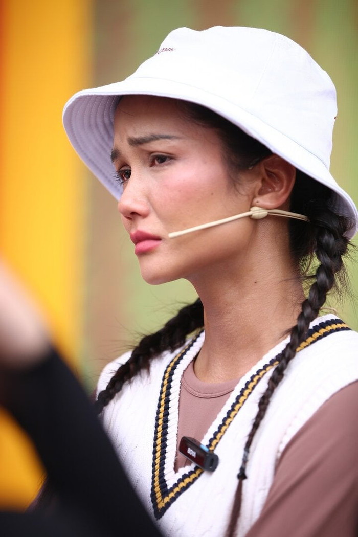 H'Hen Niê kể về tuổi thơ từng trách mẹ.