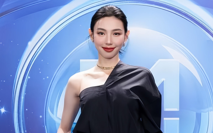 Hoa hậu Thùy Tiên diện lại đồ cũ nhưng vẫn 'át vía' dàn chị em Ảnh 2