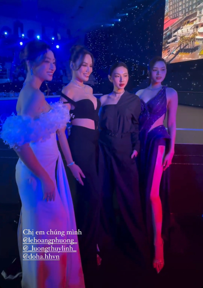 Khoảnh khắc đọ sắc vóc cùng bộ tam mỹ nhân gồm Hoa hậu Lương Thùy Linh, Hoa hậu Đỗ Thị Hà và Hoa hậu Lê Hoàng Phương, Thùy Tiên được nhận xét “át vía” hết dàn chị em. &nbsp;