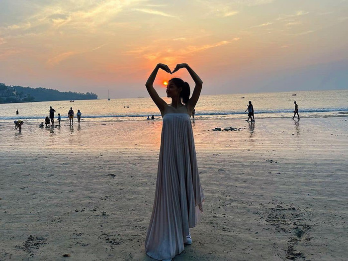 Từng theo đuổi phong cách sexy hết nấc, Á hậu Kiều Loan nay lại ưu tiên diện trang phục rộng rãi. 