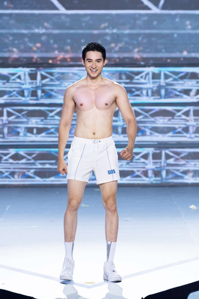 Body siêu xịn của Phạm Tuấn Ngọc. 