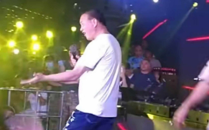 Nam diễn viên nổi tiếng một thời, tuổi 66 đi hát quán bar kiếm tiền Ảnh 2