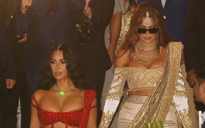 Váy áo dát vàng, phụ kiện kim cương lấp lánh phủ sóng lễ cưới của con trai tỷ phú giàu nhất châu Á Ảnh 2