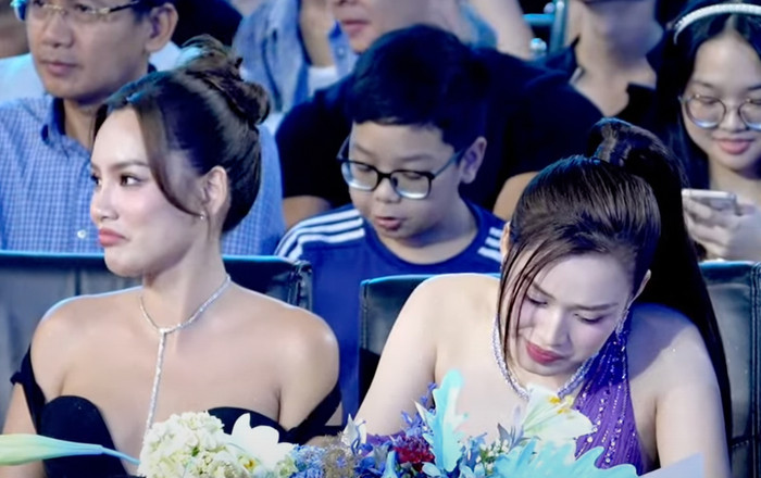 Biểu cảm lạ của Đỗ Thị Hà khi nghe thí sinh thi ứng xử Ảnh 2