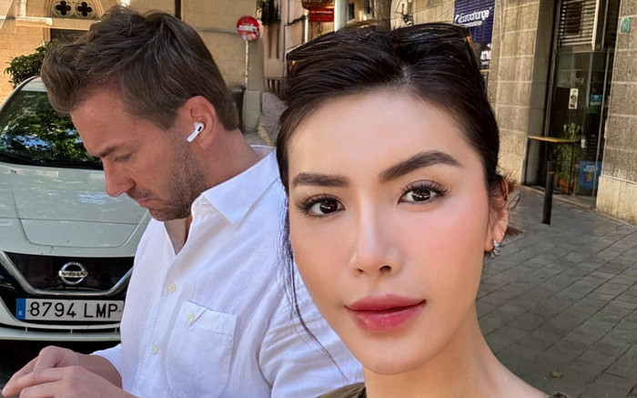 Siêu mẫu Minh Tú công khai xin lỗi vì vụ lấy quần chồng Tây 'úp lên mặt hít hà' Ảnh 2