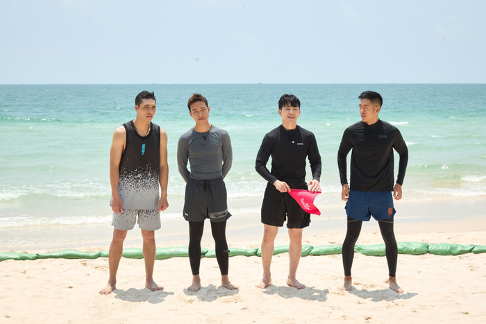 Vóc dáng chuẩn chỉnh của 4 mỹ nam tại tập 2 Đảo Thiên Đường được công chúng hết lời ngợi khen.