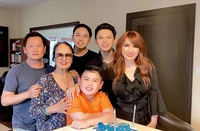 Trizzie Phương Trinh giữ mối quan hệ tốt đẹp với gia đình chồng cũ.