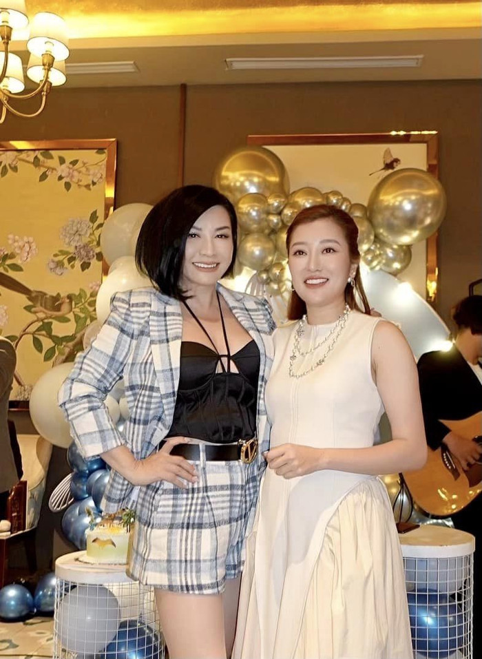 Vợ cũ - vợ mới của Bằng Kiều cực thân thiết với nhau.