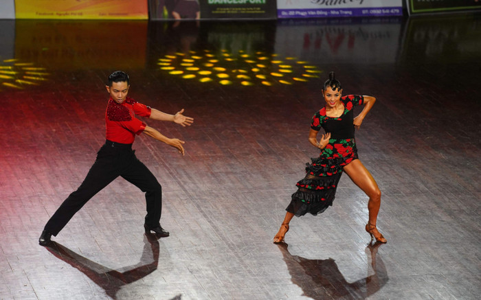 Khánh Thi bật khóc ở khai mạc giải WDSF WORLD CHALLENGE CUP, biết lý do ai cũng đồng cảm! Ảnh 2