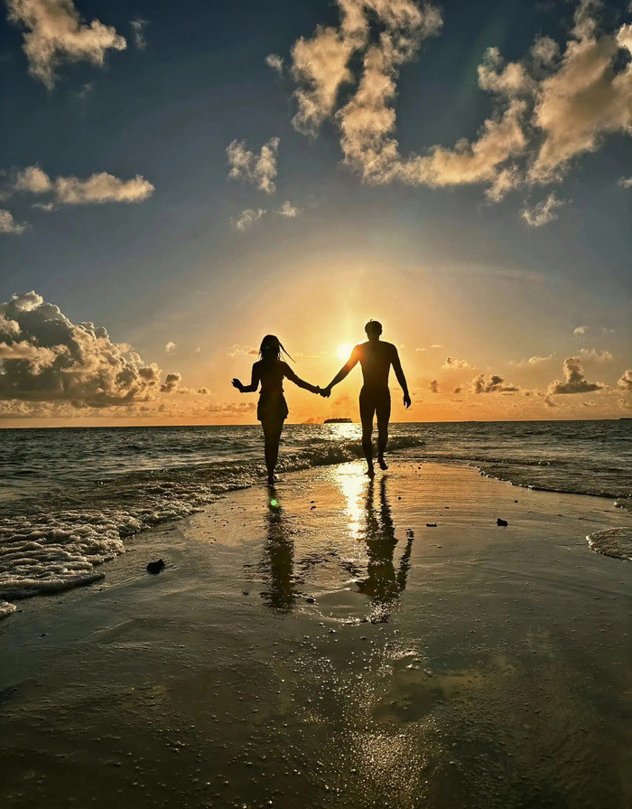 Nhiều người hài hước cho rằng: “Cuối cùng Từ Nghệ Dương đã cho Hoàng Tử Thao danh phận”. 