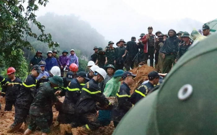 Vụ sạt lở thương tâm ở Hà Giang: 3 người đi đám hỏi xuống hỗ trợ đẩy xe khách thì gặp nạn Ảnh 2