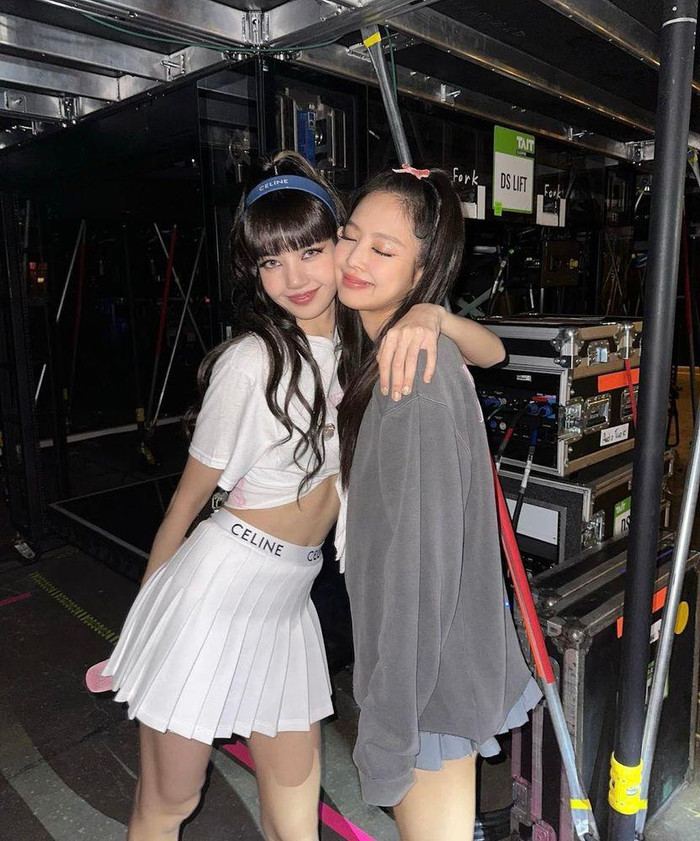 Lisa 'vượt mặt' Jennie giữa ồn ào Ảnh 1