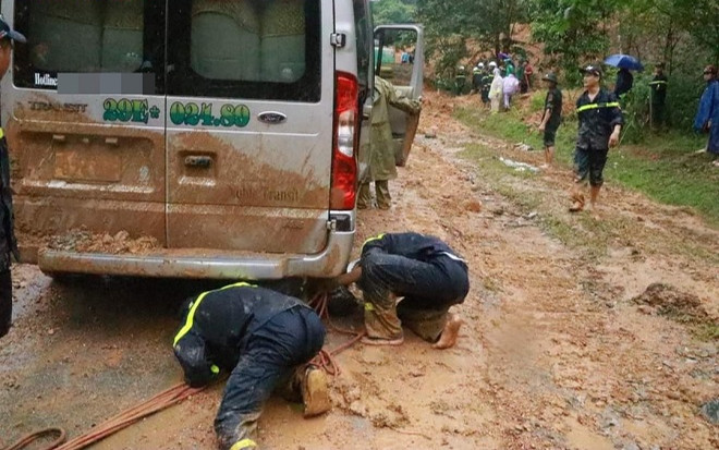 Vụ sạt lở ở Hà Giang: Không có nạn nhân thứ 12 tử vong, người phụ nữ thoát nạn do xin xuống xe giữa đường Ảnh 2