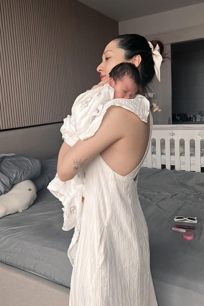 Bảo Anh dành phần lớn thời gian cho con sau khi hoàn thành công việc.