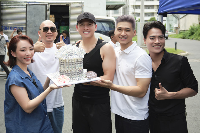 Thu Trang tái xuất sau khi thắng Cánh Diều Vàng 2023, lễ khai máy phim mới vừa được tổ chức.