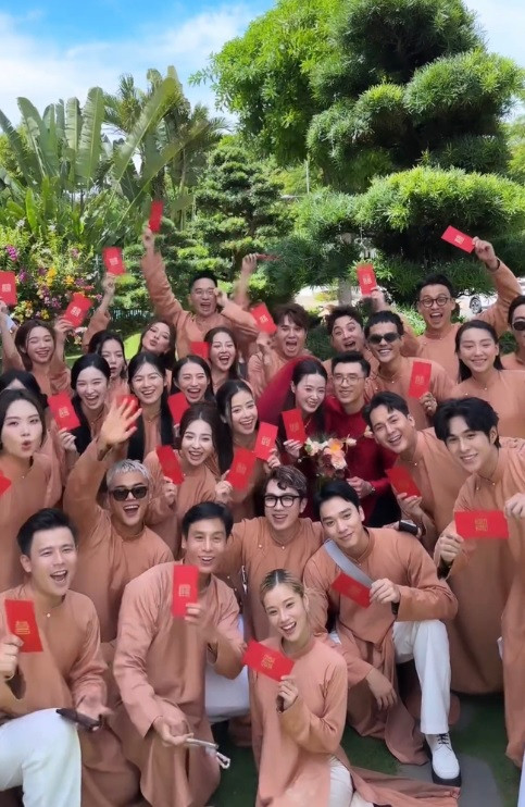 Hình ảnh đám hỏi Midu 