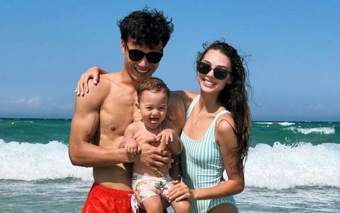 Bùi Tiến Dũng thường xuyên đưa vợ và con trai đi du lịch. Ảnh: Instagram dianka