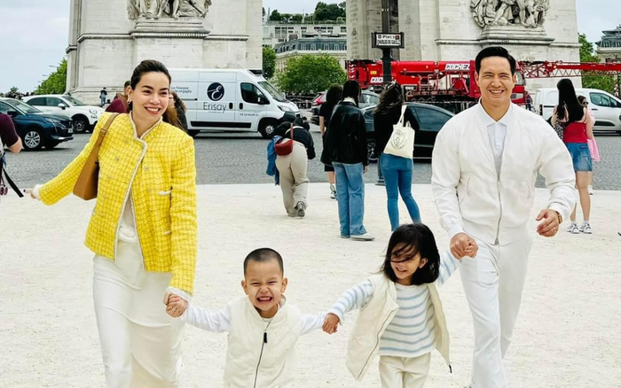 Hồ Ngọc Hà luôn thể hiện tâm trạng vui vẻ, hạnh phúc khi ở bên cạnh Kim Lý và các con. Ảnh: FBNV