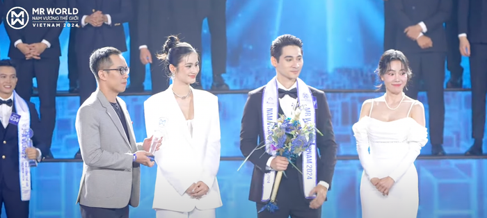 Hoa hậu Ý Nhi diện trang phục đơn giản, theo phong cách menswear tham dự đêm chung kết Mr World Vietnam 2024.