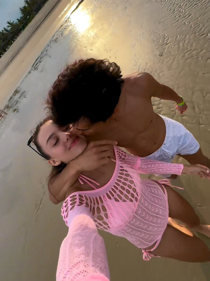  Ngôn ngữ hình thể chính là cầu nối gắn kết giữa Bùi Tiến Dũng và Dianka Zakhidova.