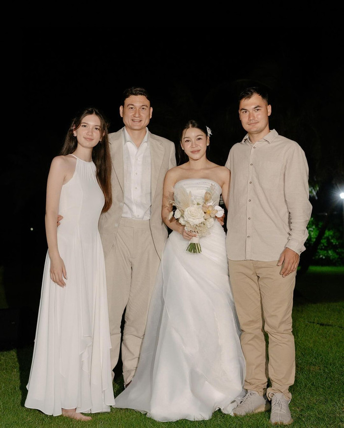 Thanh Giang được thừa hưởng nhiều gen trội của bố và mẹ. Nhìn vào những bức ảnh ngày trước, cô được nhận xét có giai đoạn dậy thì cực thành công. Theo ghi nhận, em gái Đặng Văn Lâm đã cao thêm gần 20 cm trong vòng chưa đến 5 năm.