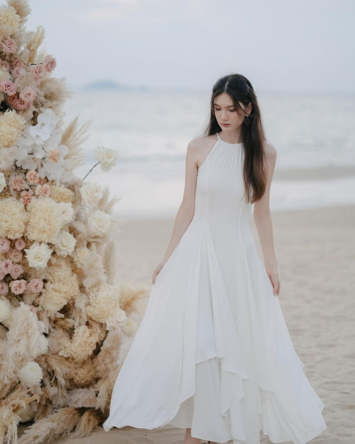 Trước hình thể và nhan sắc ngày càng thăng hạng, nhiều người ủng hộ em gái Đặng Văn Lâm thử sức thi Hoa hậu khi tuổi tròn 18. Với màu sắc này, Miss World và Miss Universe là hai đấu trường nhan sắc được dân tình đề cử cho Đặng Thanh Giang.