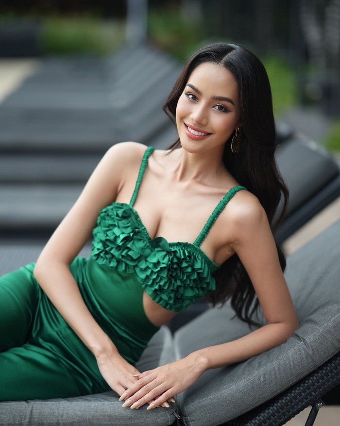 Ngoài việc có ngoại hình gây chú ý, Tân Hoa hậu Hoàn vũ Thái Lan còn sử dụng thông thạo tiếng Anh. Đây được xem là một trong những lợi thế lớn của người đẹp cho hành trình 'đem chuông đi đánh xứ người' sắp tới. 