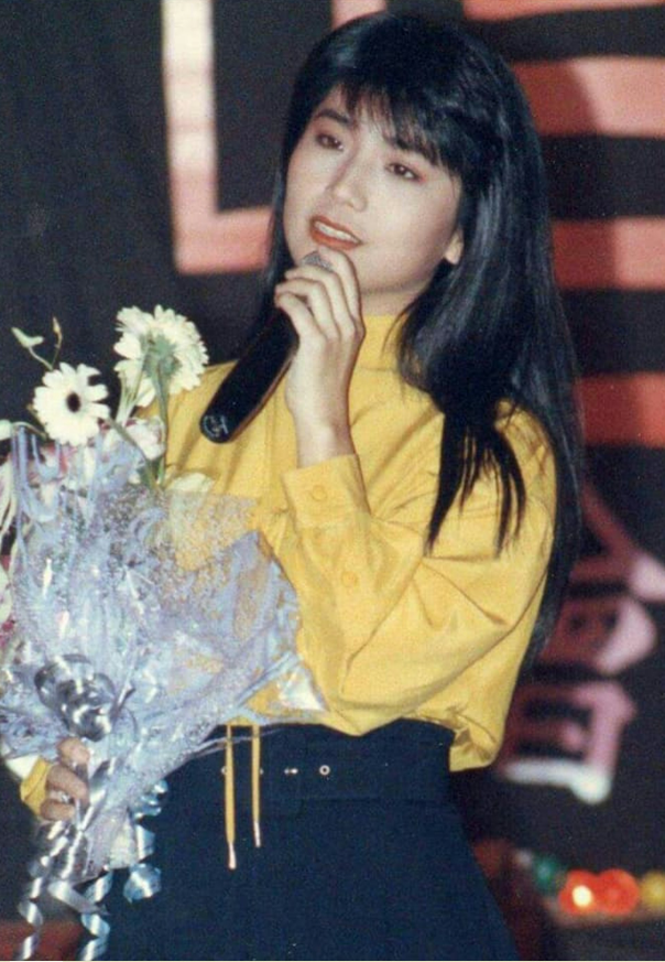 Nữ ca sĩ đi tu sau khi mẹ ruột qua đời, rời xa 'hào quang rực rỡ' showbiz Ảnh 1