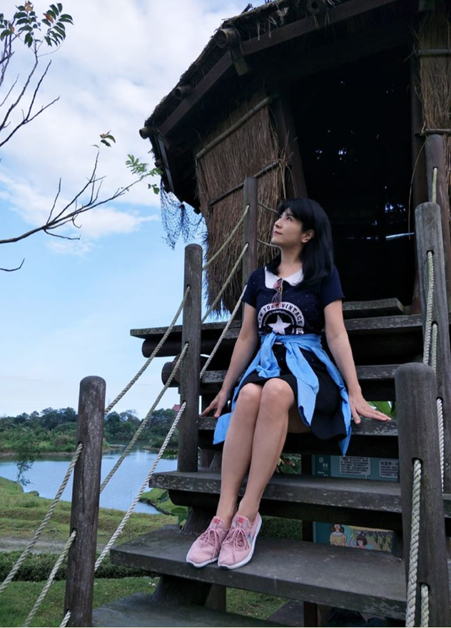 Nữ ca sĩ nổi tiếng rời showbiz sau khi mẹ ruột qua đời, sống biệt lập và đi tu Ảnh 4