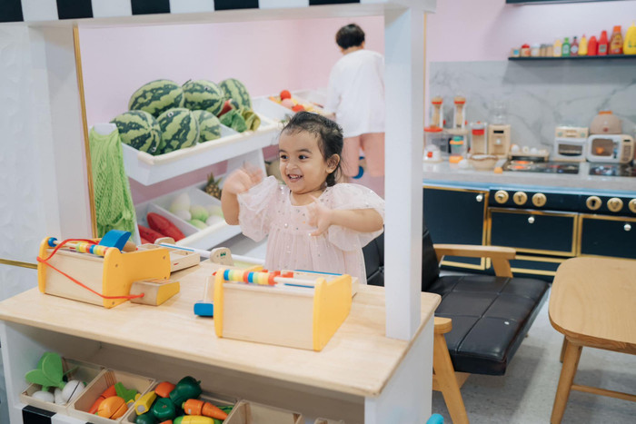 Con gái Võ Hạ Trâm bắt đầu lộ rõ nét đẹp lai Ấn. Ảnh: FBNV