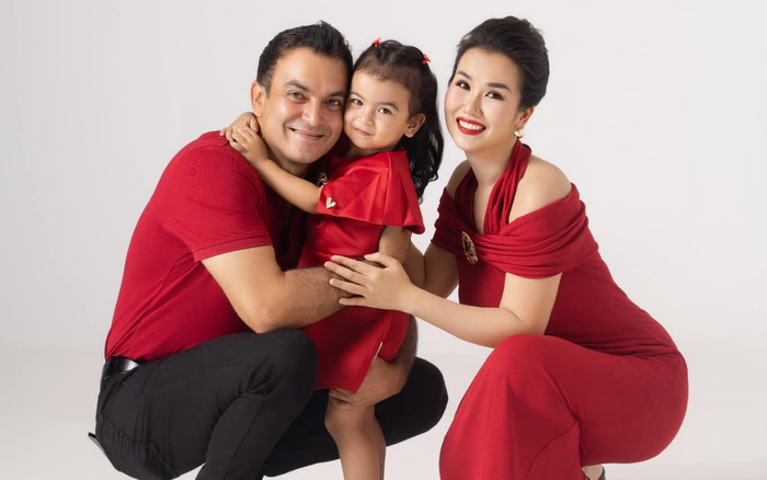 Gia đình Võ Hạ Trâm đã thực hiện bộ ảnh đầy ý nghĩa trước khi nữ ca sĩ sinh con lần hai. Ảnh: FBNV