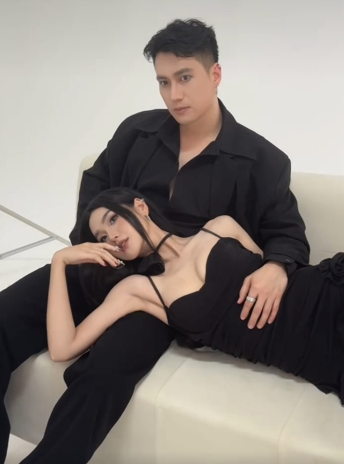 Việt Anh tình cảm bên Cù Trà.