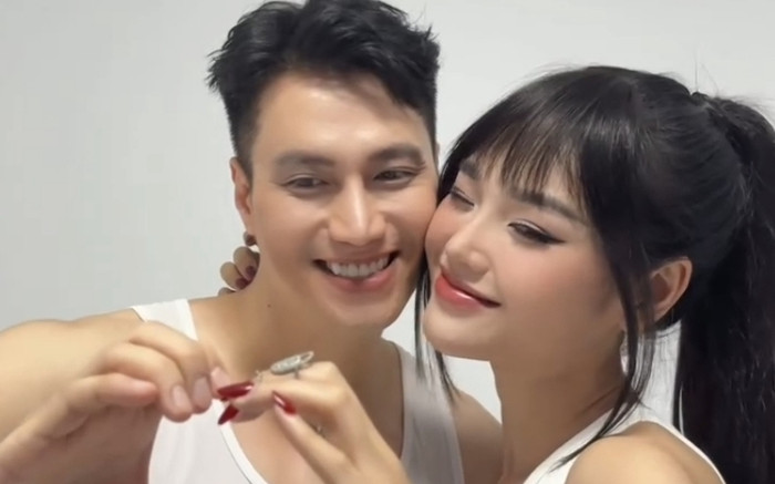 Việt Anh chính thức công khai tình tứ bên 'bạn gái' kém tuổi Ảnh 2