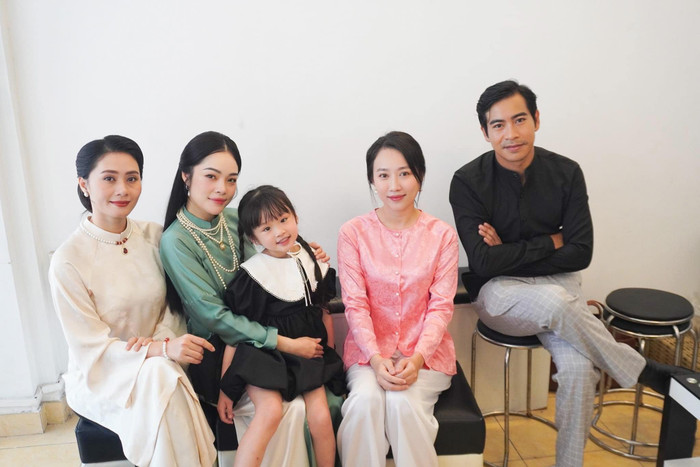 Dương Cẩm Lynh thời gian gần đây đang đi đóng phim trở lại. Ảnh: FBNV