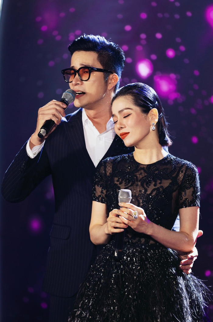 Mạnh Đồng từng là thí sinh của đội Lệ Quyên tại chương trình Thần tượng Bolero. Sau chương trình, anh được đàn chị giúp đỡ nhiều trong con đường nghệ thuật.