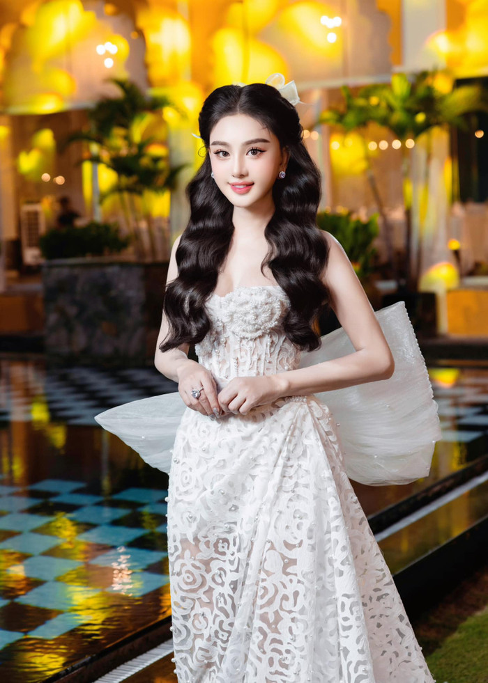 Lâm Khánh Chi cho biết, cô sẽ tái xuất làng giải trí khi giọng nói hồi phục.